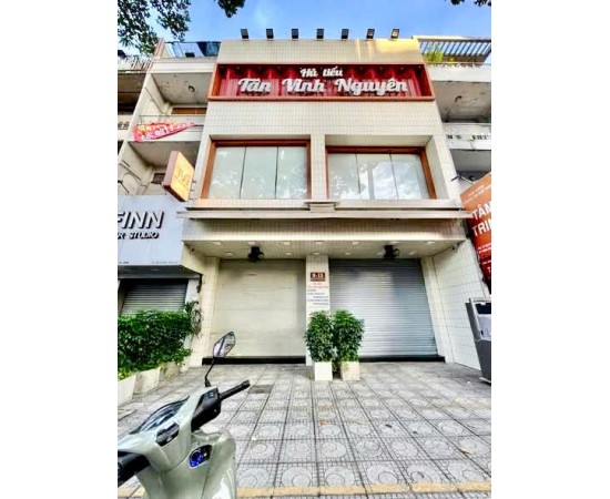 CHO THUÊ NHÀ MẶT TIỀN : 9–13 NGÔ GIA TỰ, PHƯỜNG 13, QUẬN 10. GIÁ THUÊ : 8.000 USD/THÁNG