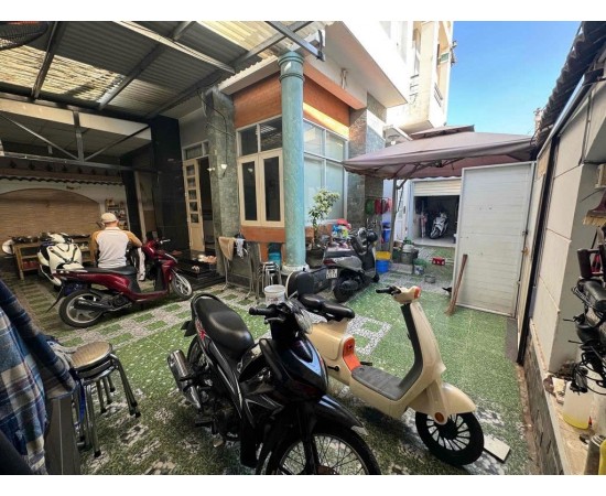 Cho thuê Nhà mặt tiền : 728 Nguyễn Duy Trinh, Thủ Đức. Giá thuê: 65 triệu/tháng