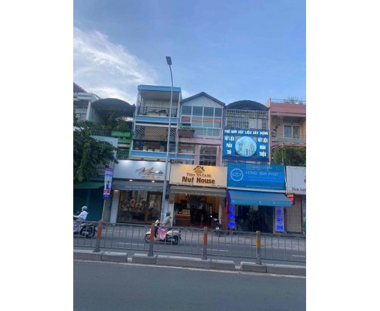 Cho thuê Nhà mặt tiền : 570 Phan Văn Trị, Phường 7, Quận Gò Vấp. Giá thuê: 30 triệu/tháng