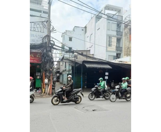 Cho thuê Nhà 2 mặt tiền : 527 Cách Mạng Tháng Tám, Phường 13, Quận 10. Giá thuê: 140 triệu/tháng