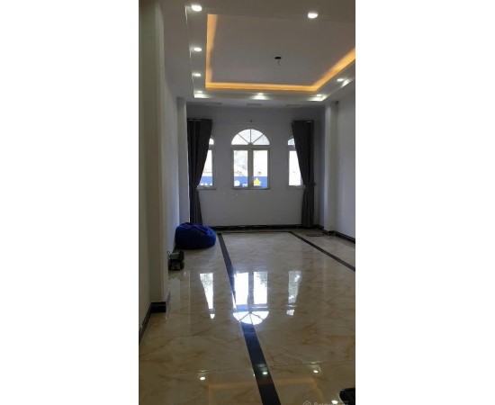 Cho thuê Nhà mặt tiền : 520 Nguyễn Chí Thanh, Phường 7, Quận 10. Giá thuê: 65 triệu/tháng