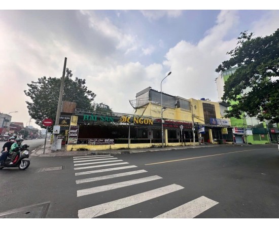 Cho thuê Mặt Bằng Góc 2 mặt tiền : 673 Nguyễn Kiệm, Phường 9, Quận Phú Nhuận. Giá thuê: 100 triệu/th