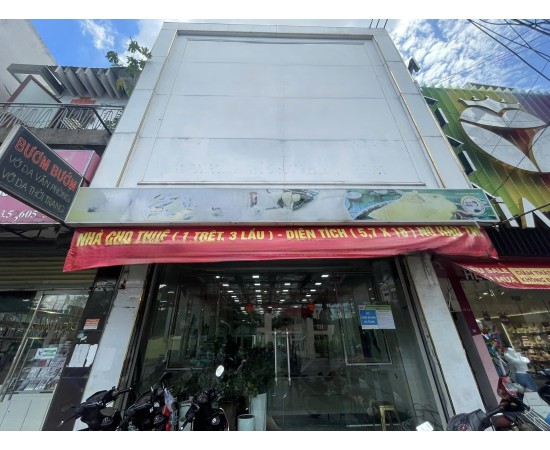 Cho thuê Nhà mặt tiền : 192Bis Cách Mạng Tháng 8, Quận 3. Giá thuê: 90 triệu/tháng