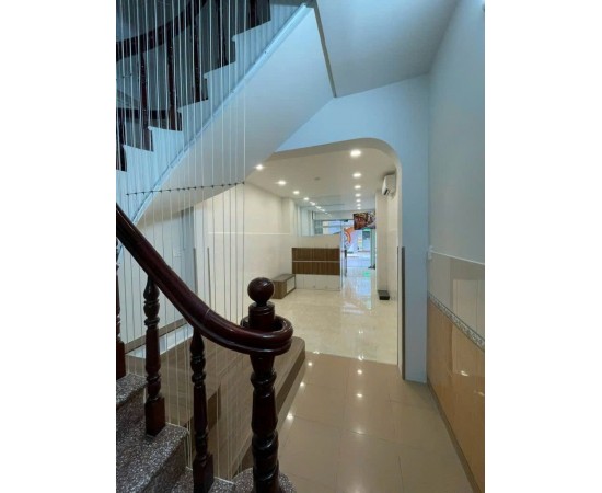 Cho thuê Nhà mặt tiền : 372 Bà Hạt, Phường 9, Quận 10. Giá thuê: 32 triệu/tháng
