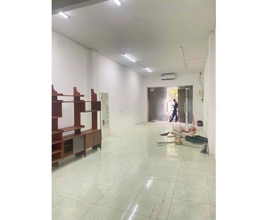 Cho thuê Nhà mặt tiền : 130 Lê Lai, Phường Bến Thành, Quận 1. Giá thuê: 55 triệu/tháng