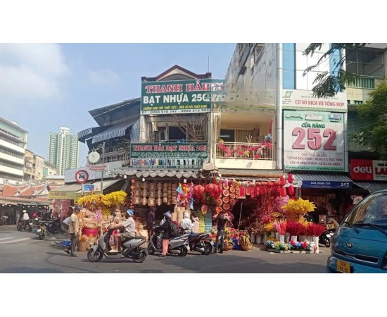 Cho thuê Nhà Góc 2 mặt tiền : 256 Hải Thượng Lãn Ông, Phường 14, Quận 5. Giá thuê: 82 triệu/tháng