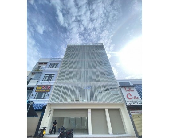 Cho thuê Nhà mặt tiền : 900 – 902 – 904 Cách Mạng Tháng 8, Quận Tân Bình. Giá thuê: 240 triệu/tháng 