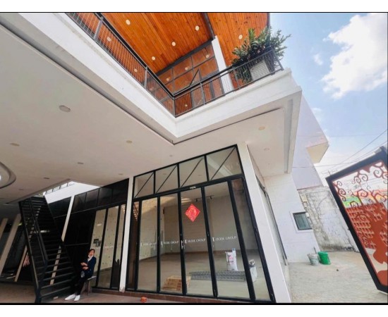 Cho thuê Biệt Thự Mặt Tiền : 762 Nguyễn Thị Định, Thủ Đức.  Giá thuê: 70 triệu/tháng