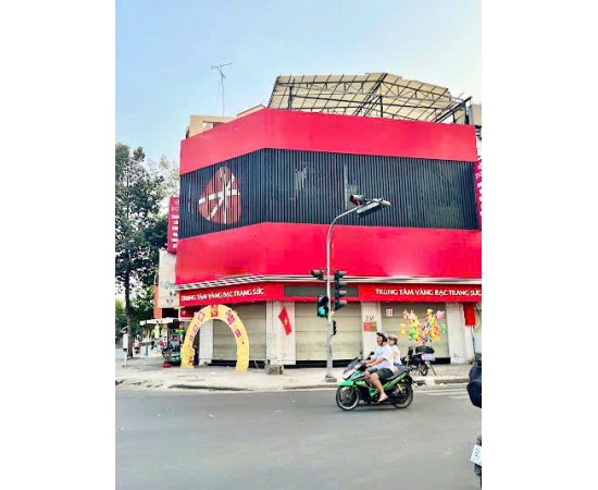 CHO THUÊ NHÀ GÓC 2MT “VÀNG” : BA THÁNG HAI -  LÊ HỒNG PHONG, QUẬN 10. GIÁ THUÊ : 300 TRIỆU/THÁNG