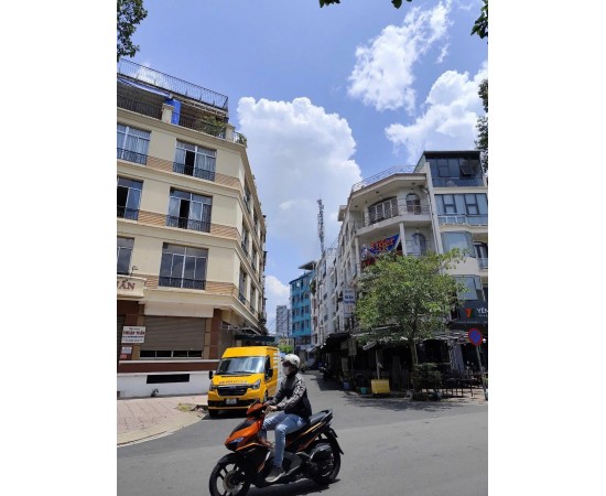 Cho Thuê Nhà Góc : 75 Hoàng Sa, Phường Tân Định, Quận 1. Giá thuê: 75 triệu/tháng