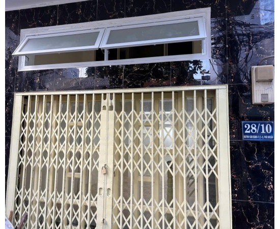 Cho thuê Nhà nguyên căn : 28/10 Huỳnh Văn Bánh, Phường 15, Quận Phú Nhuận. Giá thuê: 13 triệu/tháng