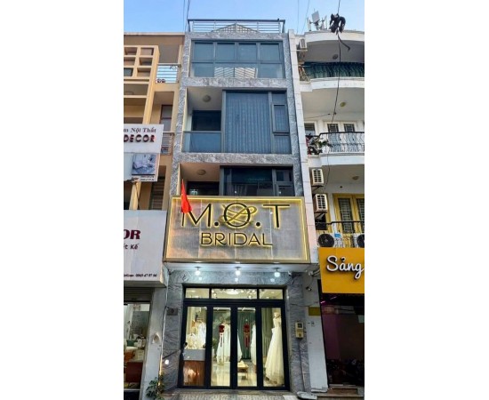 Cho Thuê Mặt Bằng : 9 Hoa Hồng, Phường 2, Quận Phú Nhuận. Giá thuê: 30 triệu/tháng