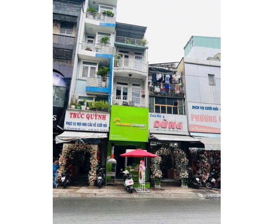 CHO THUÊ NHÀ MẶT TIỀN : 710 Nguyễn Đình Chiểu, Phường 1, Quận 3. Giá thuê: 29 triệu/tháng