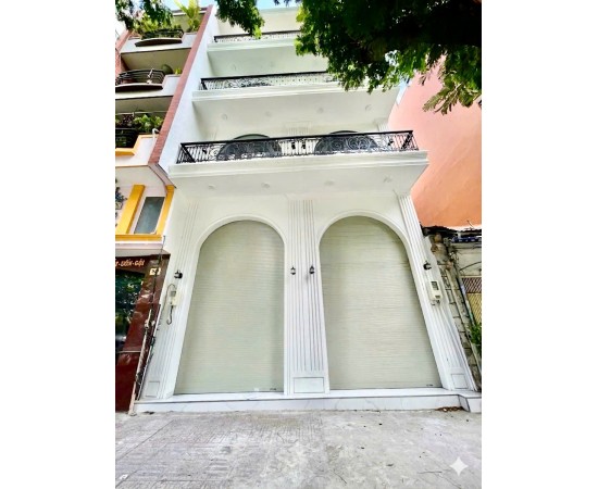 CHO THUÊ TÒA NHÀ MẶT TIỀN : 91–93 Trương Định, Quận 3. Giá thuê: 230 triệu/tháng (thương lượng)