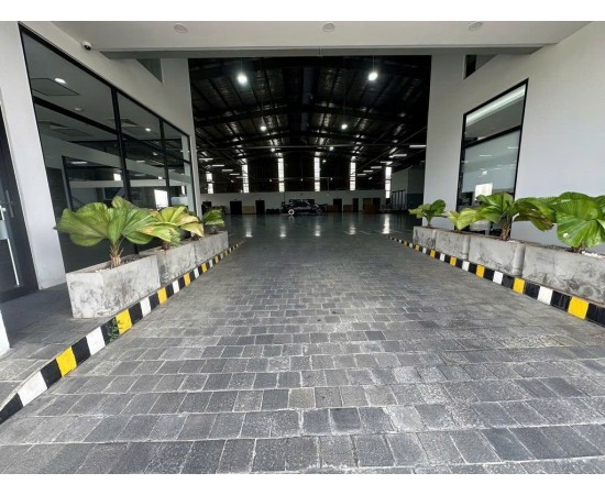 CHO THUÊ MẶT BẰNG LỚN : 20 Cộng Hòa, Phường 12, Quận Tân Bình. Giá thuê: 450 triệu/tháng