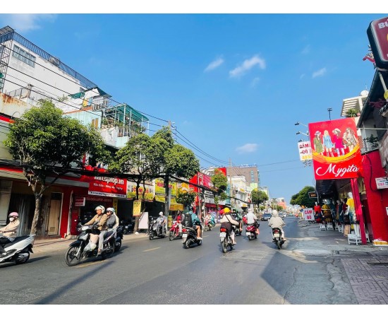 CHO THUÊ MẶT BẰNG 2 MẶT TIỀN : 516 Cách Mạng Tháng 8, Quận 3. Giá thuê: 80 triệu/tháng