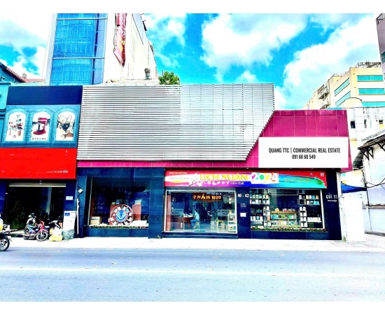 CHO THUÊ SIÊU MẶT BẰNG :  40 – 42 Nguyễn Thị Minh Khai, Phường Đa Kao, Quận 1. Giá thuê: 21.000 USD/