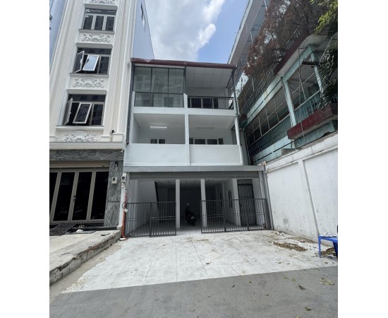 CHO THUÊ NHÀ MẶT TIỀN : 68 Nguyễn Khoái, Phường 2, Quận 4. Giá thuê: 55 triệu/tháng