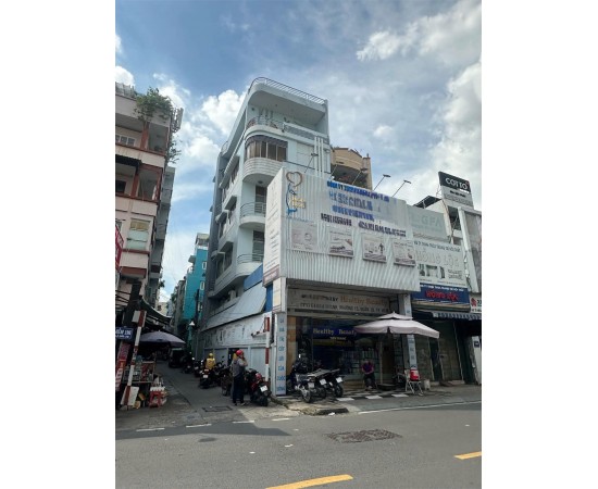 CHO THUÊ NHÀ 3 MẶT TIỀN : 196 Tô Hiến Thành, Phường 13, Quận 10. Giá thuê: 140 triệu/tháng