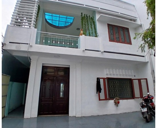 CHO THUÊ NHÀ NGUYÊN CĂN :  2/2 Cộng Hòa, Phường 4, Quận Tân Bình. Giá thuê: 65 triệu/tháng