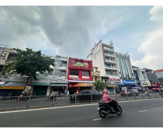 CHO THUÊ NHÀ MẶT TIỀN ĐÔI : 70-70A  Bà Hom, Phường 13, Quận 6. Giá thuê: 130 triệu/tháng