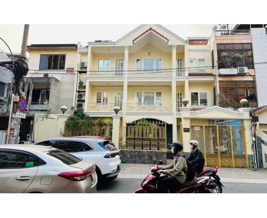 CHO THUÊ NHÀ MẶT TIỀN : 8B Trần Quang Diệu, Phường 13, Quận 3. Giá thuê: 180 triệu/tháng.