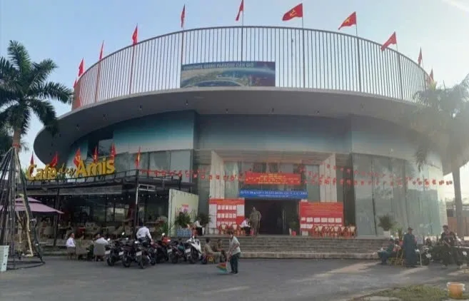 CHO THUÊ MẶT BẰNG : 107 Nguyễn Văn Linh, Quận 7. Giá thuê : 150 triệu/tháng