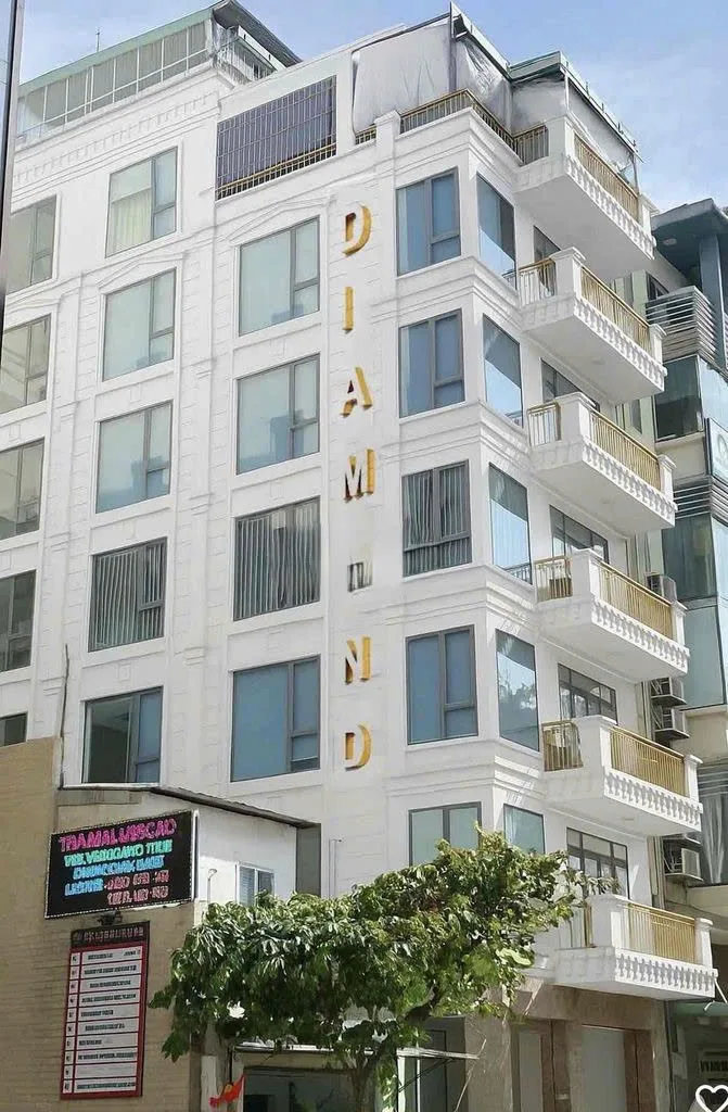 CHO THUÊ TÒA NHÀ : 90 Bạch Đằng, Phường 2, Quận Tân Bình. Giá thuê: 220 triệu/tháng