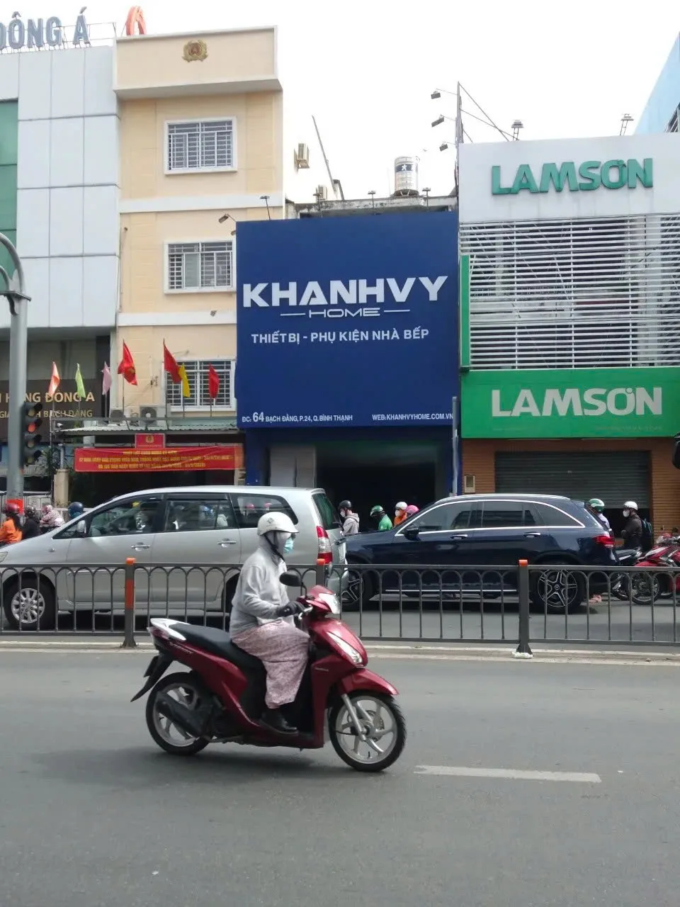 CHO THUÊ NHÀ MT : 64 Bạch Đằng, Phường 14, Quận Bình Thạnh. Giá thuê: 55 triệu/tháng.