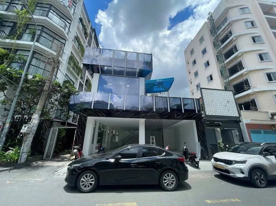 CHO THUÊ NHÀ MT : 21–23A Thạch Thị Thanh, Quận 1. Giá thuê: 140 triệu/tháng