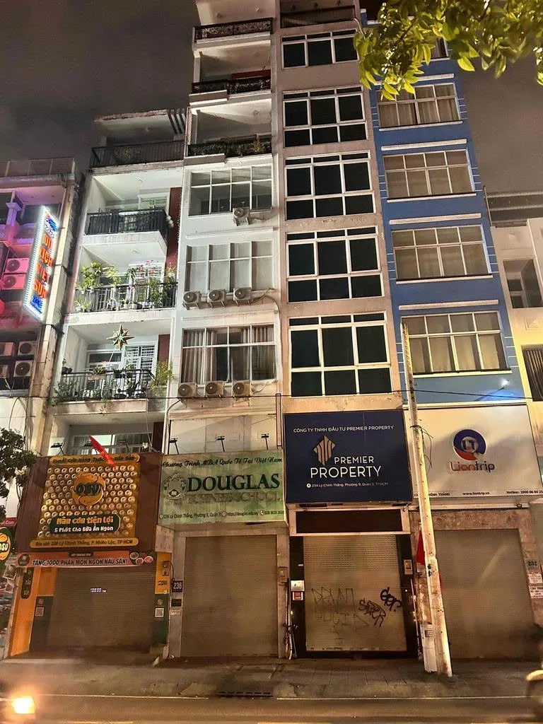 CHO THUÊ MẶT BẰNG : 236 Lý Chính Thắng, Phường 9, Quận 3. Giá thuê: 60 triệu/tháng.