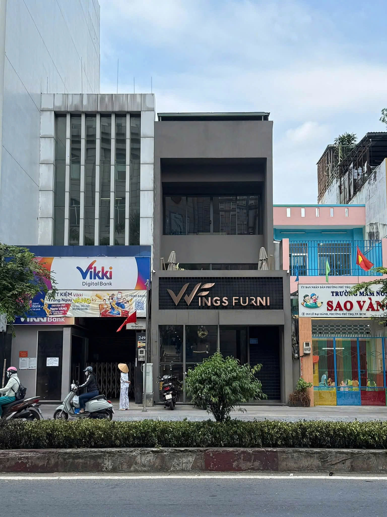 CHO THUÊ NHÀ MT : 251 Lê Đại Hành, Phường 13, Quận 11. Giá thuê: 88 triệu/tháng.