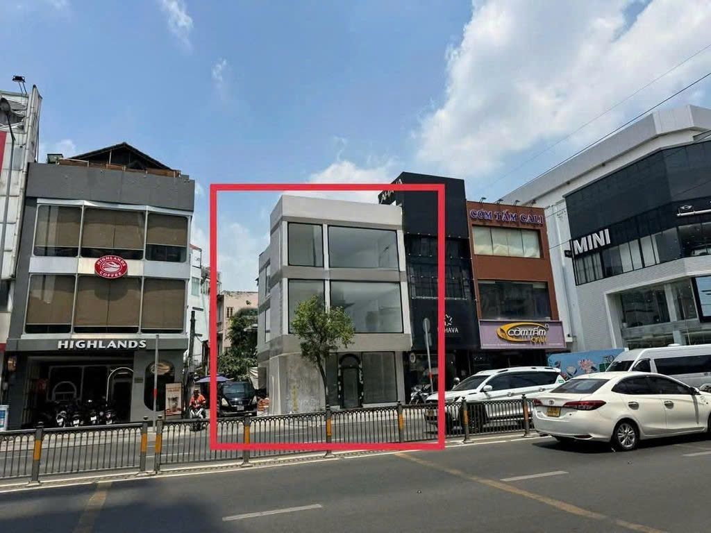 CHO THUÊ NHÀ MT : 86 Nguyễn Văn Trỗi, Phường 8, Quận Phú Nhuận. Giá thuê: 100 triệu/tháng