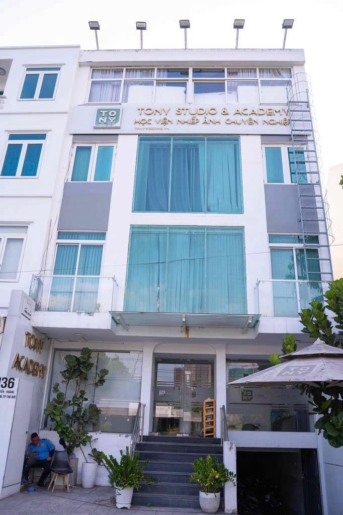 CHO THUÊ TÒA NHÀ : 134 Nguyễn Hoàng, Phường An Phú, Tp Thủ Đức. Giá thuê: 120 triệu/tháng