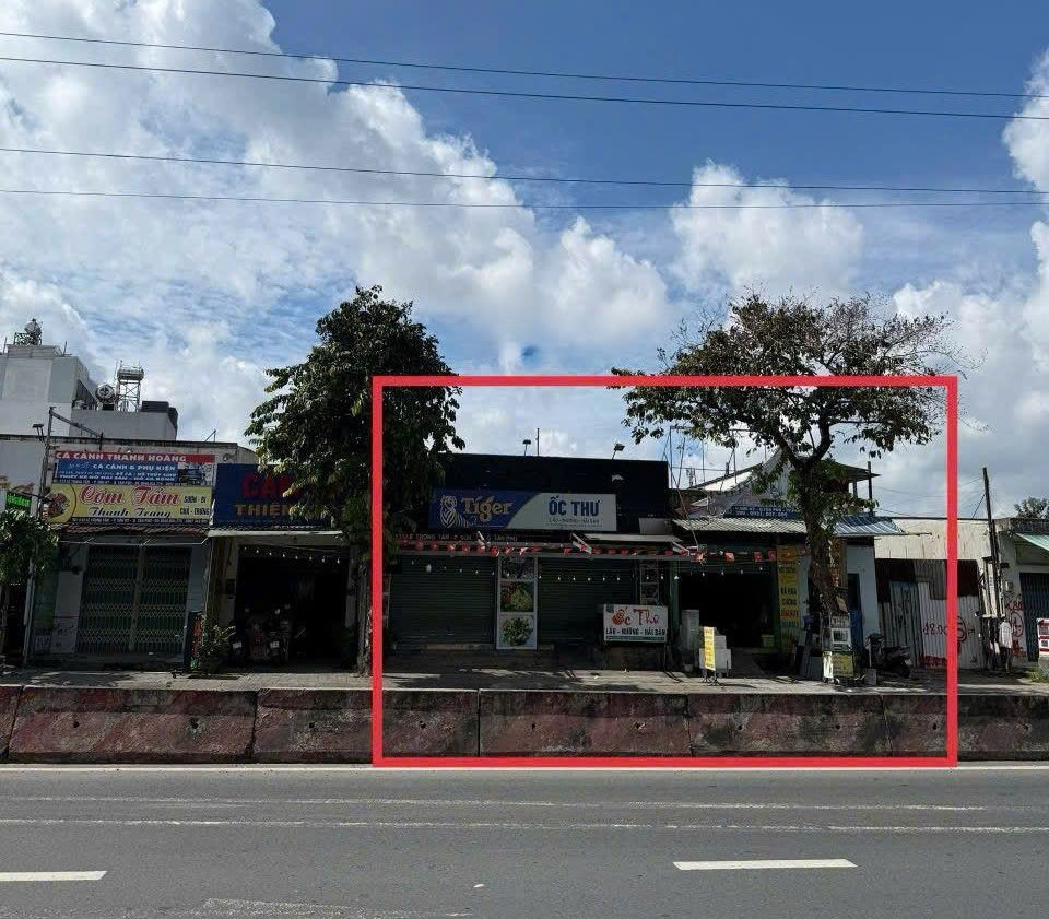 CHO THUÊ NHÀ MT : 533 Lê Trọng Tấn, Quận Tân Phú. Giá thuê: 100 triệu/tháng.