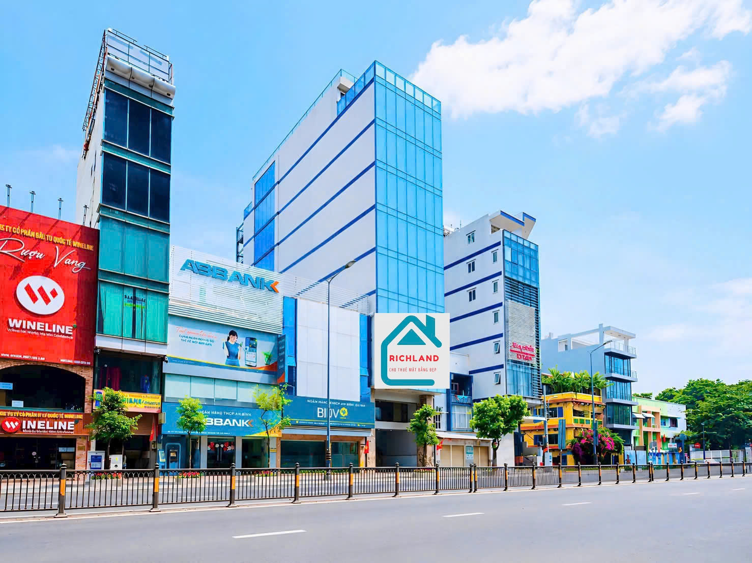 Cho Thuê Toà Nhà : 14 Nguyễn Văn Trỗi, Phường 17, Quận Phú Nhuận. Giá : 30.000 usd / tháng - Chưa VA