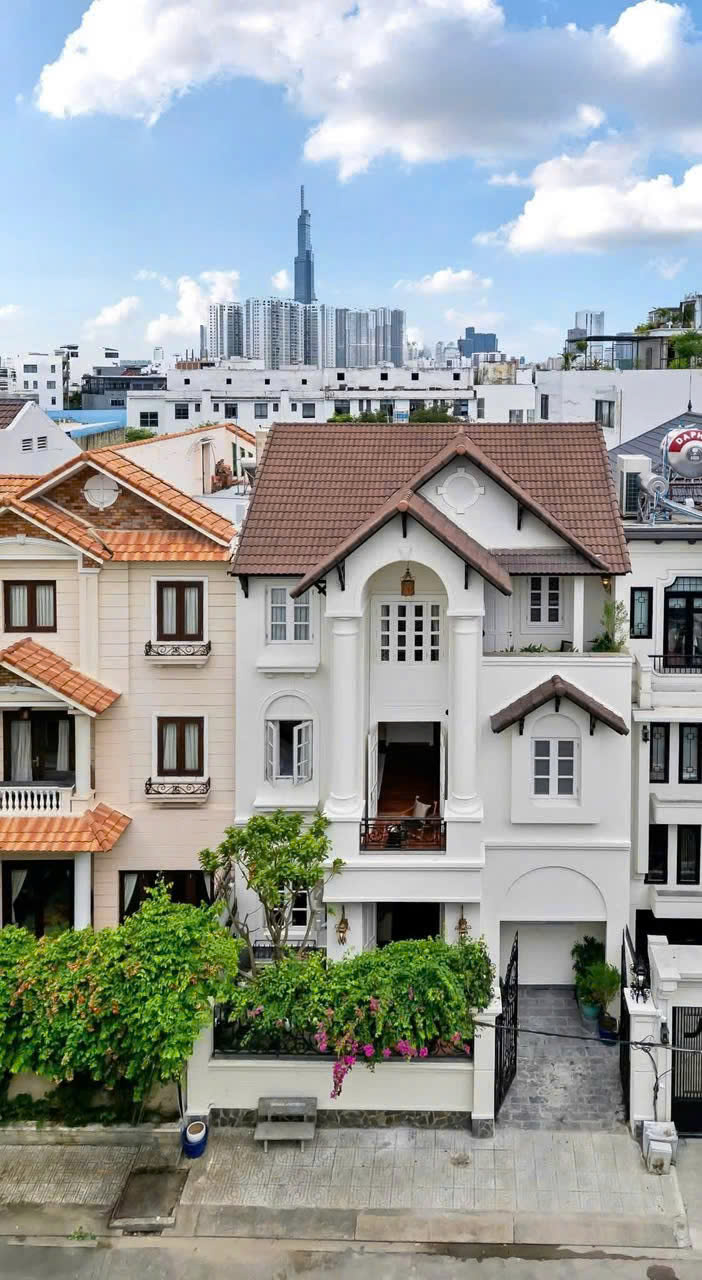 Cho Thuê Biệt Thự : 216/33 Nguyễn Văn Hưởng, Thảo Điền. Giá thuê : 7.500 USD/tháng
