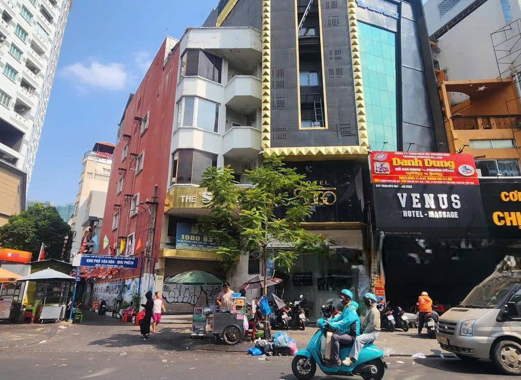 CHO THUÊ TÒA NHÀ : 355 Phạm Ngũ Lão, Phường Bến Thành, Quận 1. Giá thuê : 100 triệu/tháng.