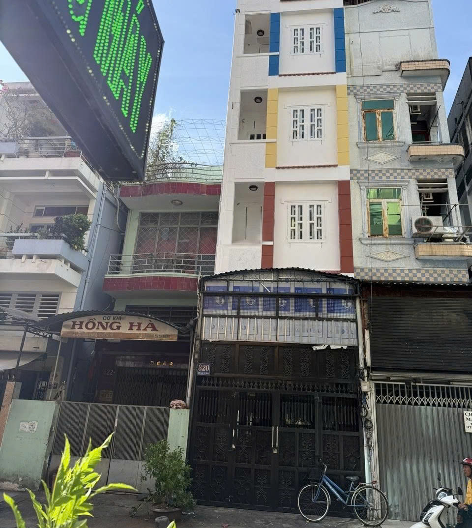 CHO THUÊ NHÀ : 320 Hòa Hảo, Phường 4, Quận 10. Giá thuê : 60 triệu/tháng.