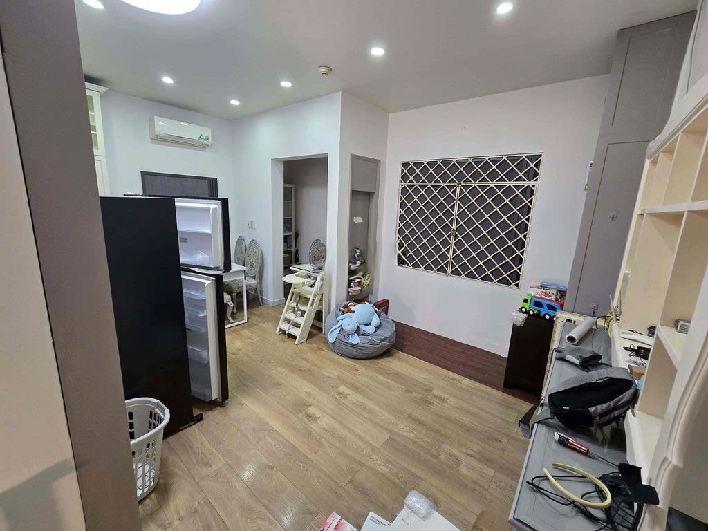 CHO THUÊ NHÀ MẶT TIỀN : 11 Thủ Khoa Huân, Phường Bến Thành, Quận 1. Giá thuê : 50 triệu/tháng
