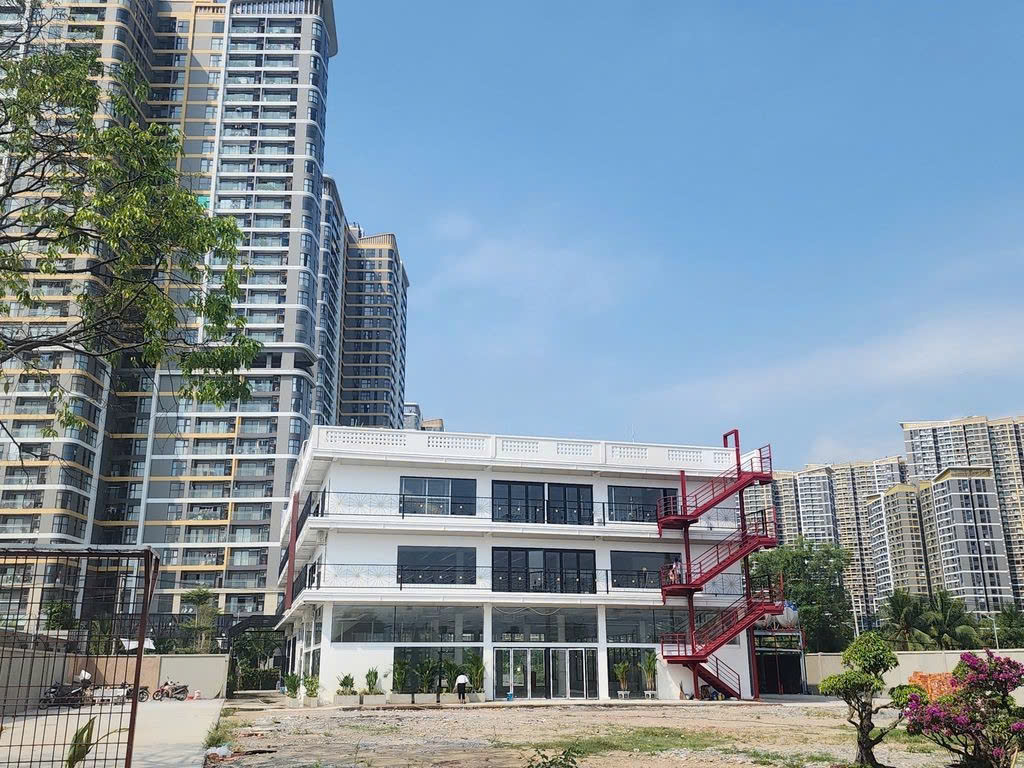 Cho Thuê Mặt Bằng : 311 Phước Thiện, Phường Long Bình, TP. Thủ Đức. Giá thuê : 220 triệu/tháng.