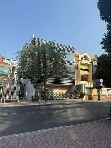 Cho Thuê Nhà : 235 Võ Thị Sáu, Phường 7, Quận 3. Giá thuê : 180 triệu/tháng.