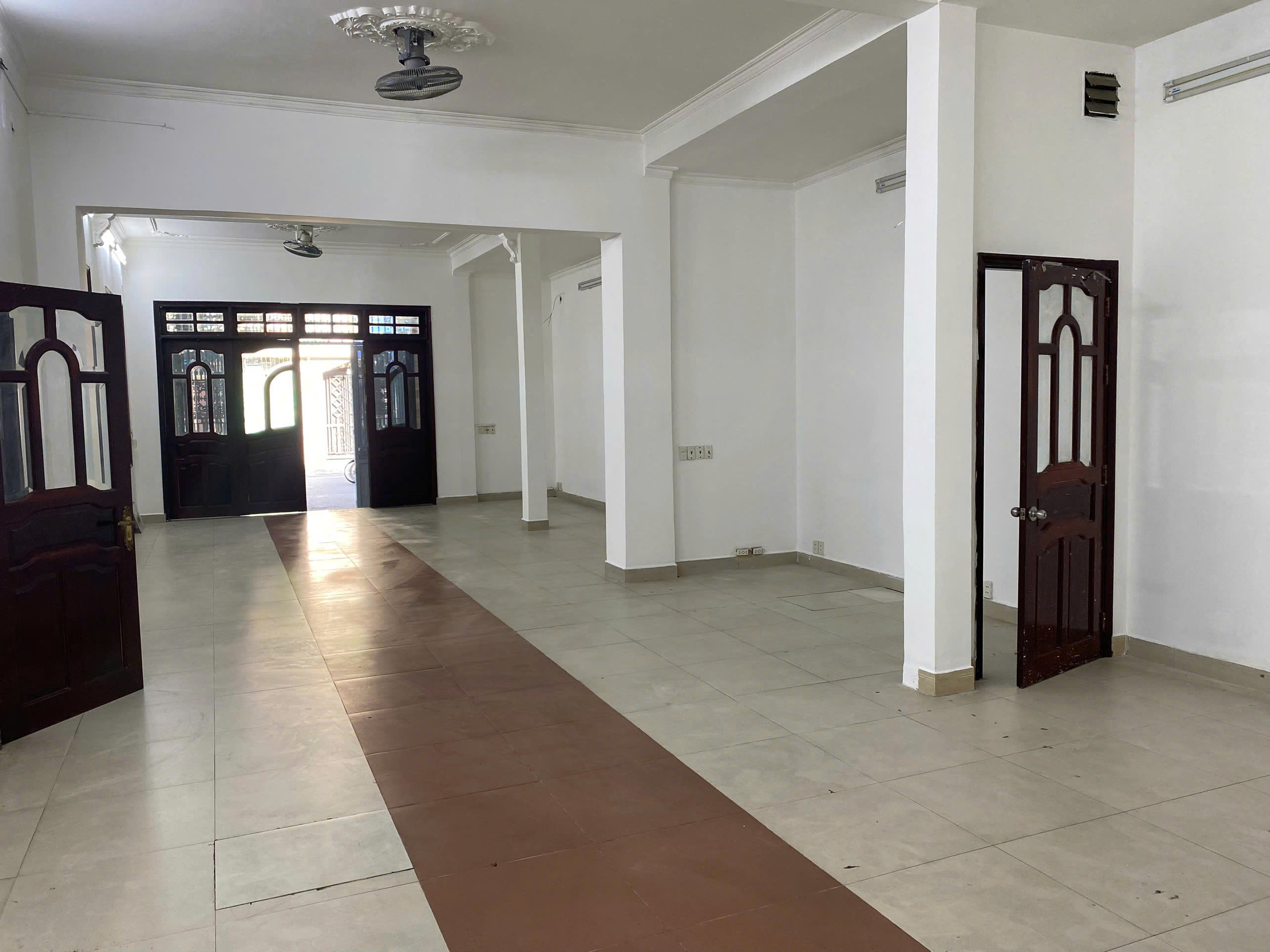 CHO THUÊ NHÀ : 76 Đường A4, Phường 12, Quận Tân Bình. Giá thuê : 110 triệu/tháng