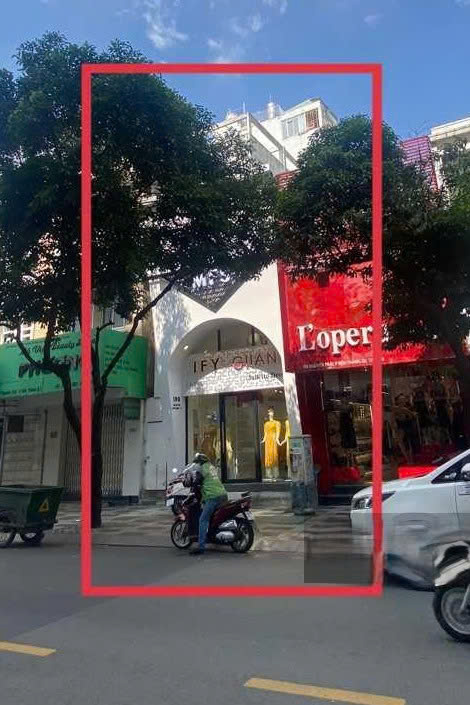 CHO THUÊ NHÀ MẶT TIỀN : 190 Nguyễn Trãi, Phường Bến Thành, Quận 1. Giá thuê : 90 triệu/tháng