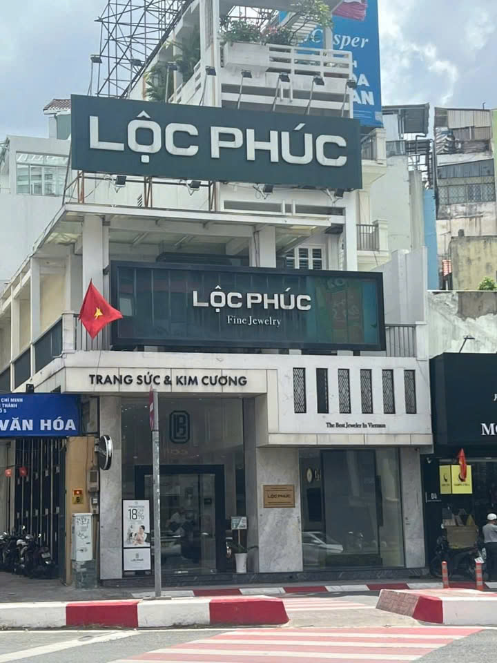 CHO THUÊ MẶT BẰNG: 4Bis–6 Cách Mạng Tháng 8, Quận 1. Giá thuê : 15.000 USD/tháng