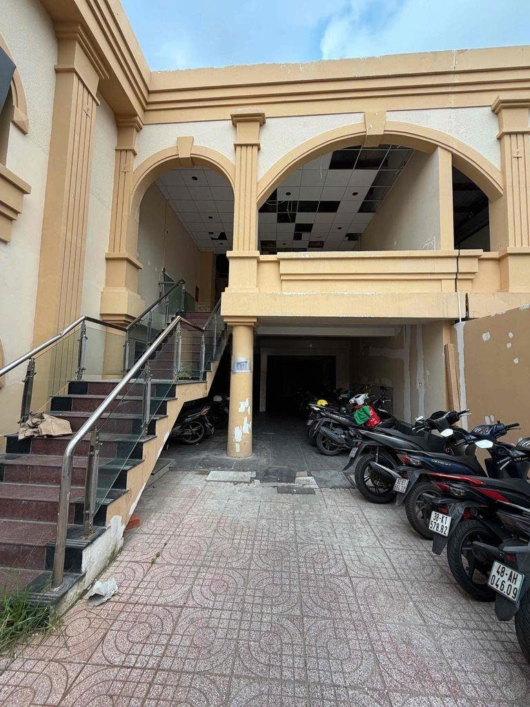 CHO THUÊ NHÀ MẶT TIỀN : 36 Thạch Lam, Phường Phú Thạnh, Quận Tân Phú. Giá thuê : 65 triệu/tháng.