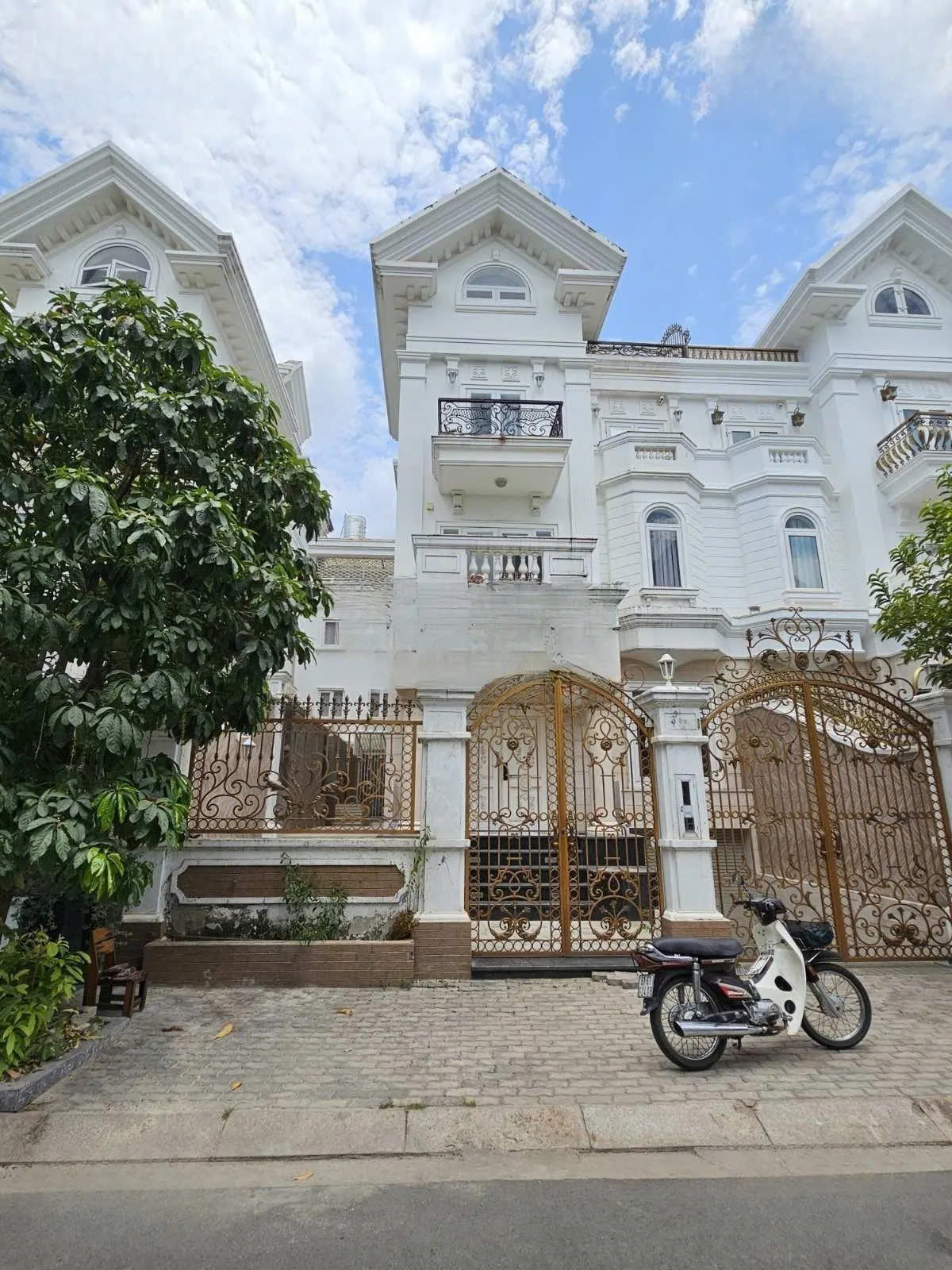 CHO THUÊ NHÀ  : 33 Đường Số 8, KDC GARDENHILL, Quận Gò Vấp. Giá thuê : 65 triệu/tháng