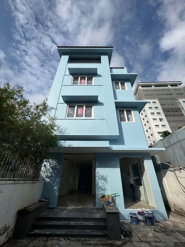 CHO THUÊ NHÀ MẶT TIỀN : 157 Nguyễn Văn Trỗi, Phường 11, Quận Phú Nhuận. Giá thuê : 160 triệu/tháng
