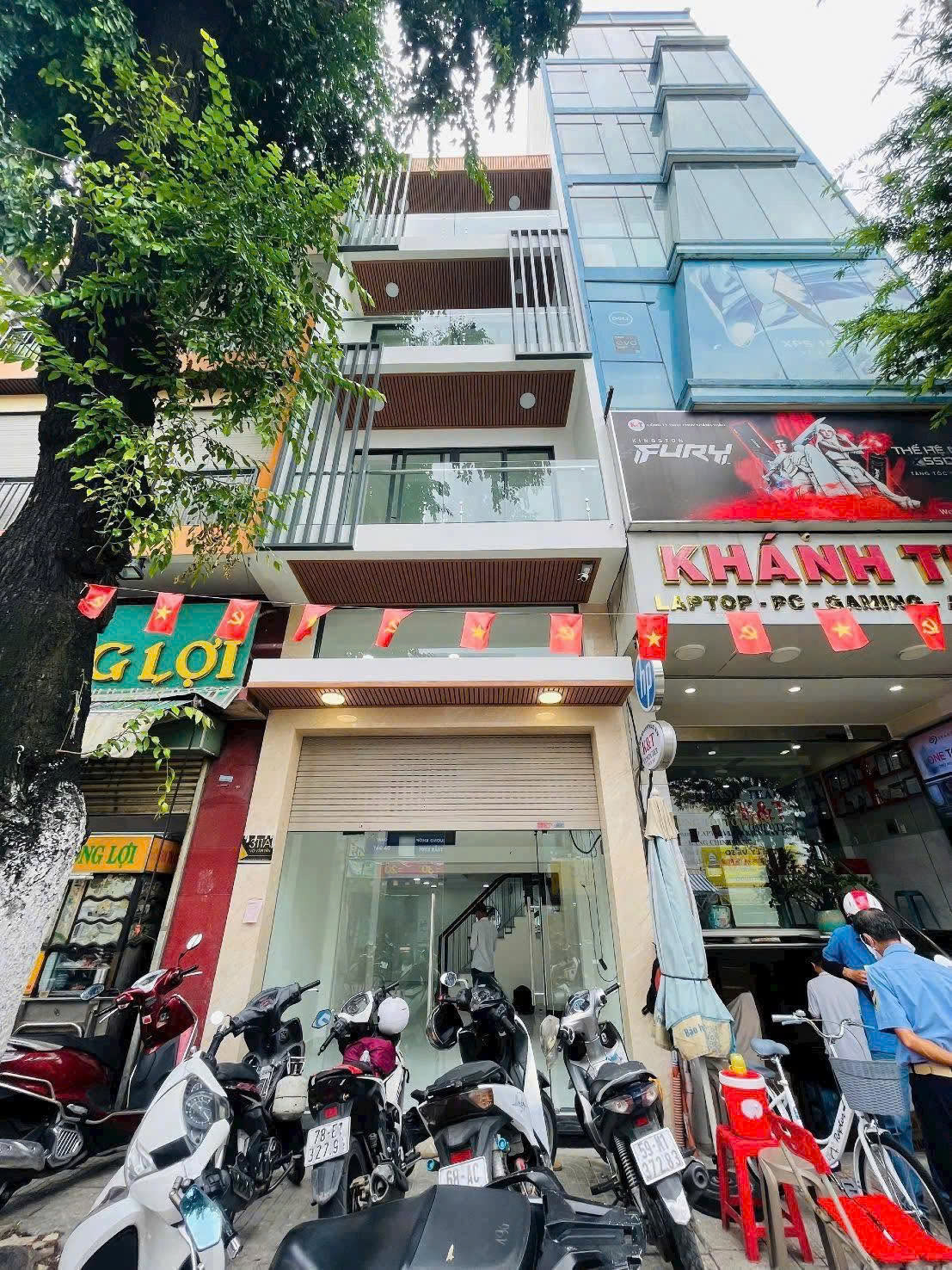 CHO THUÊ NHÀ MẶT TIỀN : 311A Võ Văn Tần, Quận 3. Giá thuê : 80 triệu/tháng