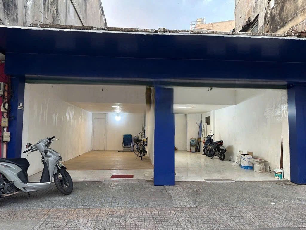 CHO THUÊ MẶT BẰNG : 692-694 Cách Mạng Tháng 8, Quận Tân Bình. Giá thuê : 50 triệu/tháng